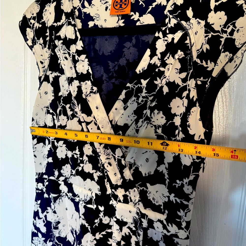 Authe Tory Burch dress white and navy blue color! Worn only once!
